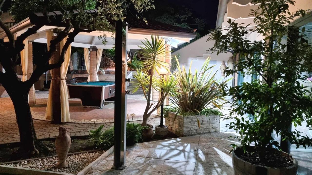 Fontana Oasis Apartments Кастельнуово-дель-Гарда Экстерьер фото