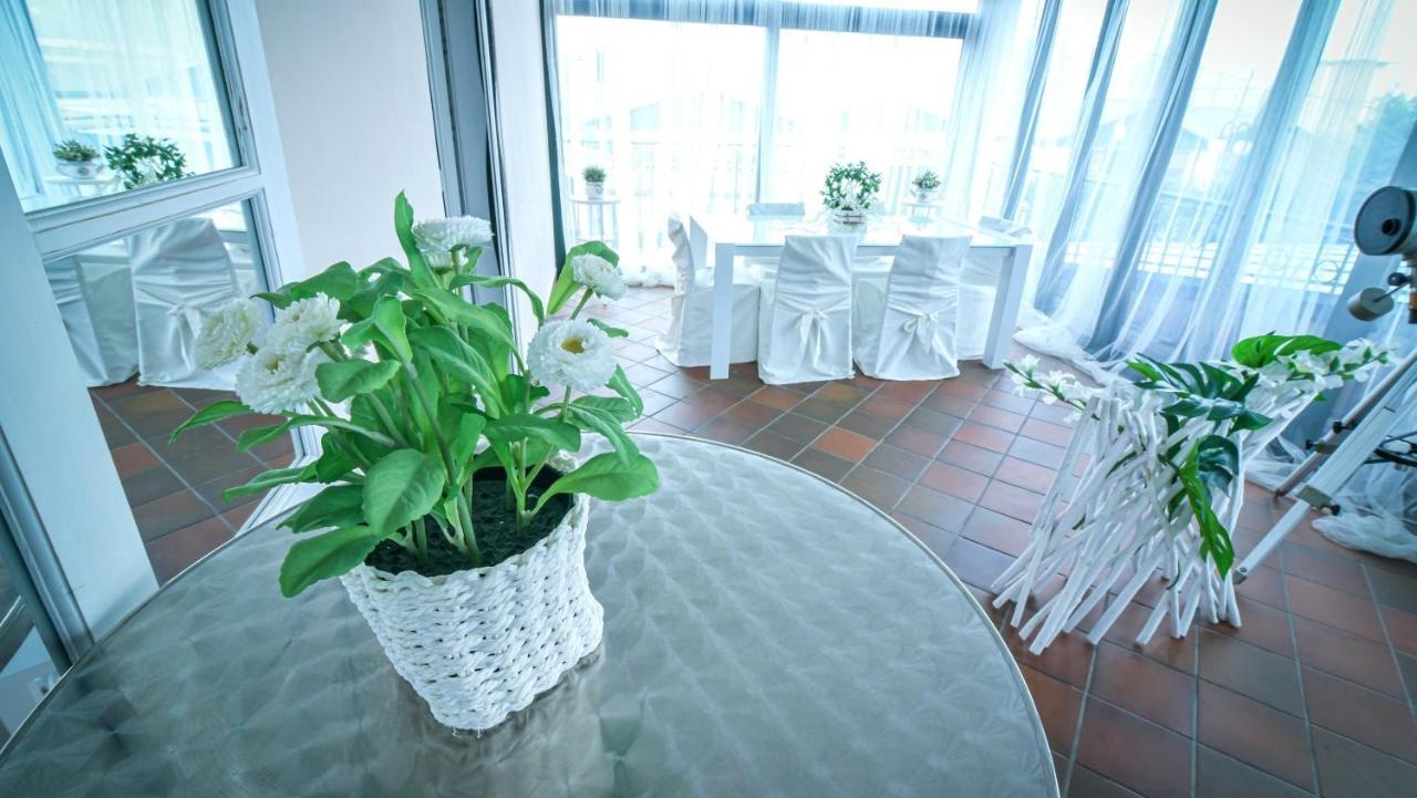 Fontana Oasis Apartments Кастельнуово-дель-Гарда Экстерьер фото