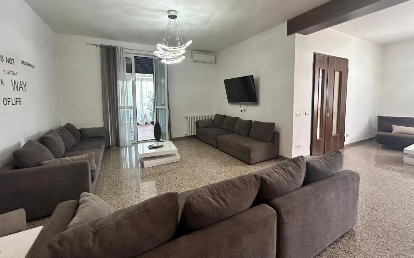 Fontana Oasis Apartments Кастельнуово-дель-Гарда Экстерьер фото